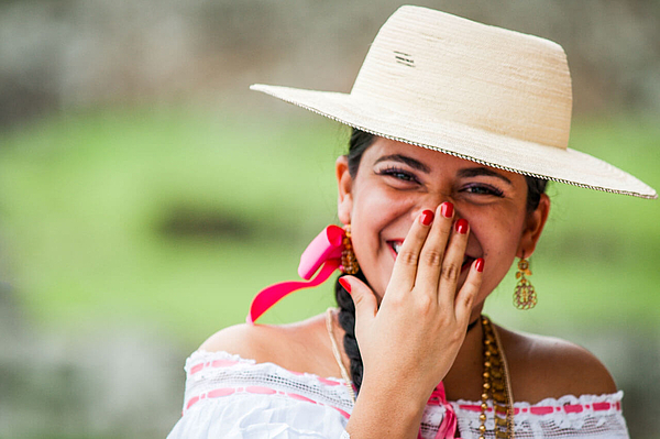 Frau in traditioneller Kleidung