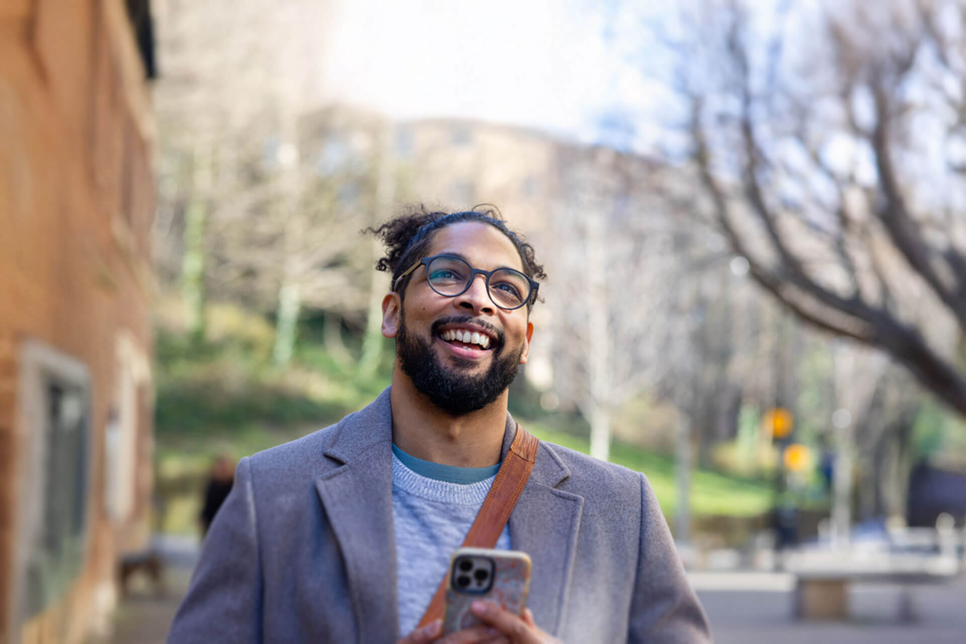 Teilnehmer einer Business Englisch Sprachreise in Cambridge unterwegs in der Stadt