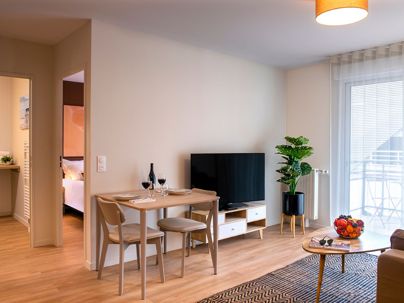 Modernes Apartment der Premium-Residenz in Rouen mit Wohnbereich und Küche – Unterkunft für Teilnehmer einer Business Französisch-Sprachreise