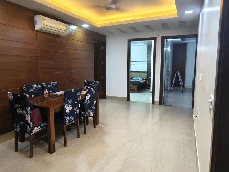 Apartment in Neu-Delhi mit Essbereich und modernem Wohnraum für Teilnehmer einer Sprachreise.