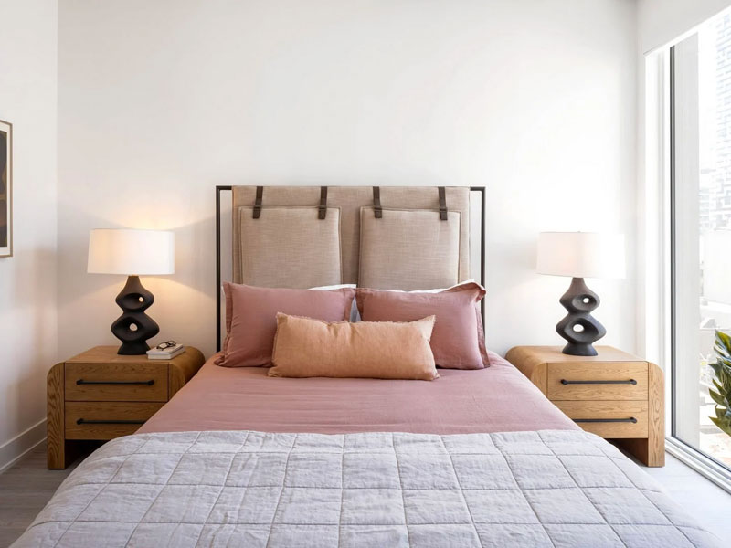 Helles Schlafzimmer in den Ledbury Apartments in Toronto – Unterkunft für Teilnehmer einer Englisch-Sprachreise in Kanada.