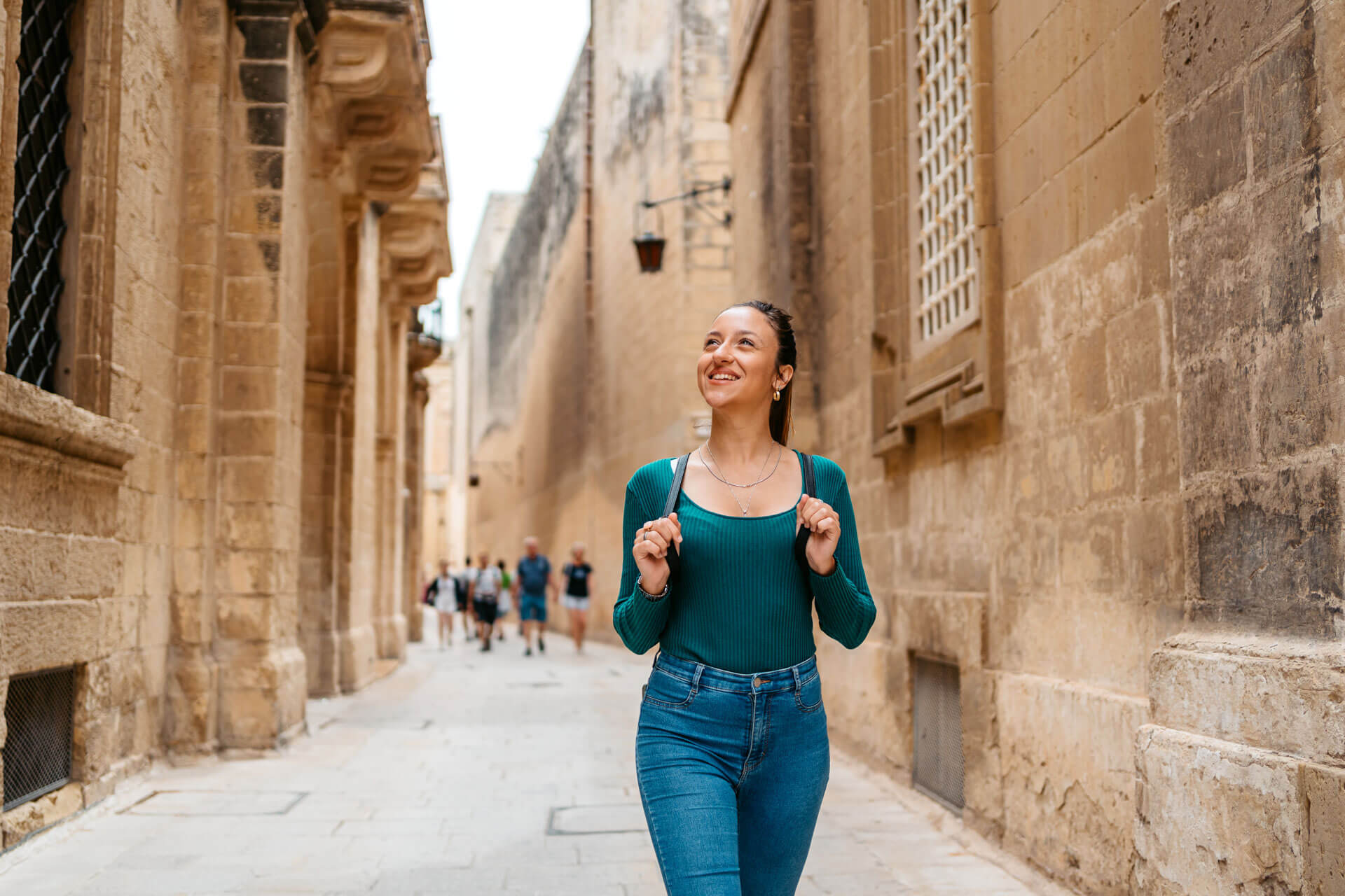 Sprachreisende entdeckt historische Gassen auf Malta und festigt Englischkenntnisse aus dem Sprachkurs
