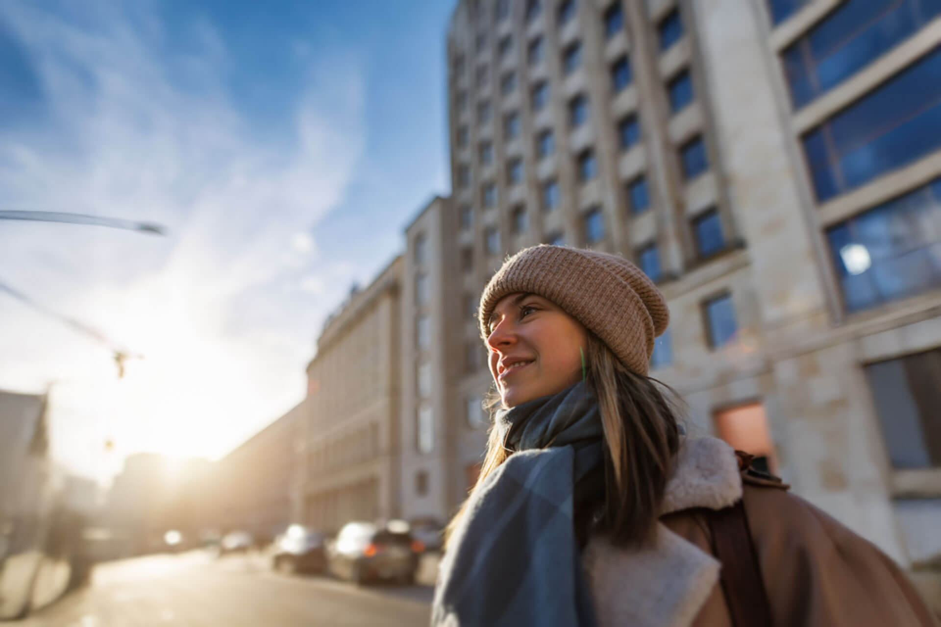 Teilnehmerin einer Englisch Sprachreise in Glasgow genießt den Stadtbummel nach dem Sprachkurs