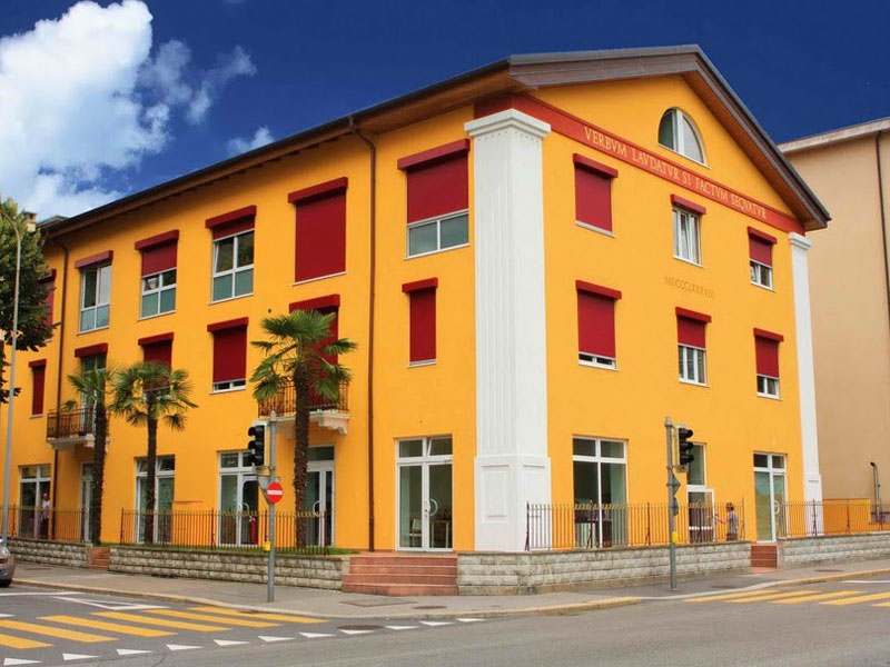 Fassade der Unterkunft StL-Young Brè für Sprachschüler der Italienisch Sprachschule Lugano