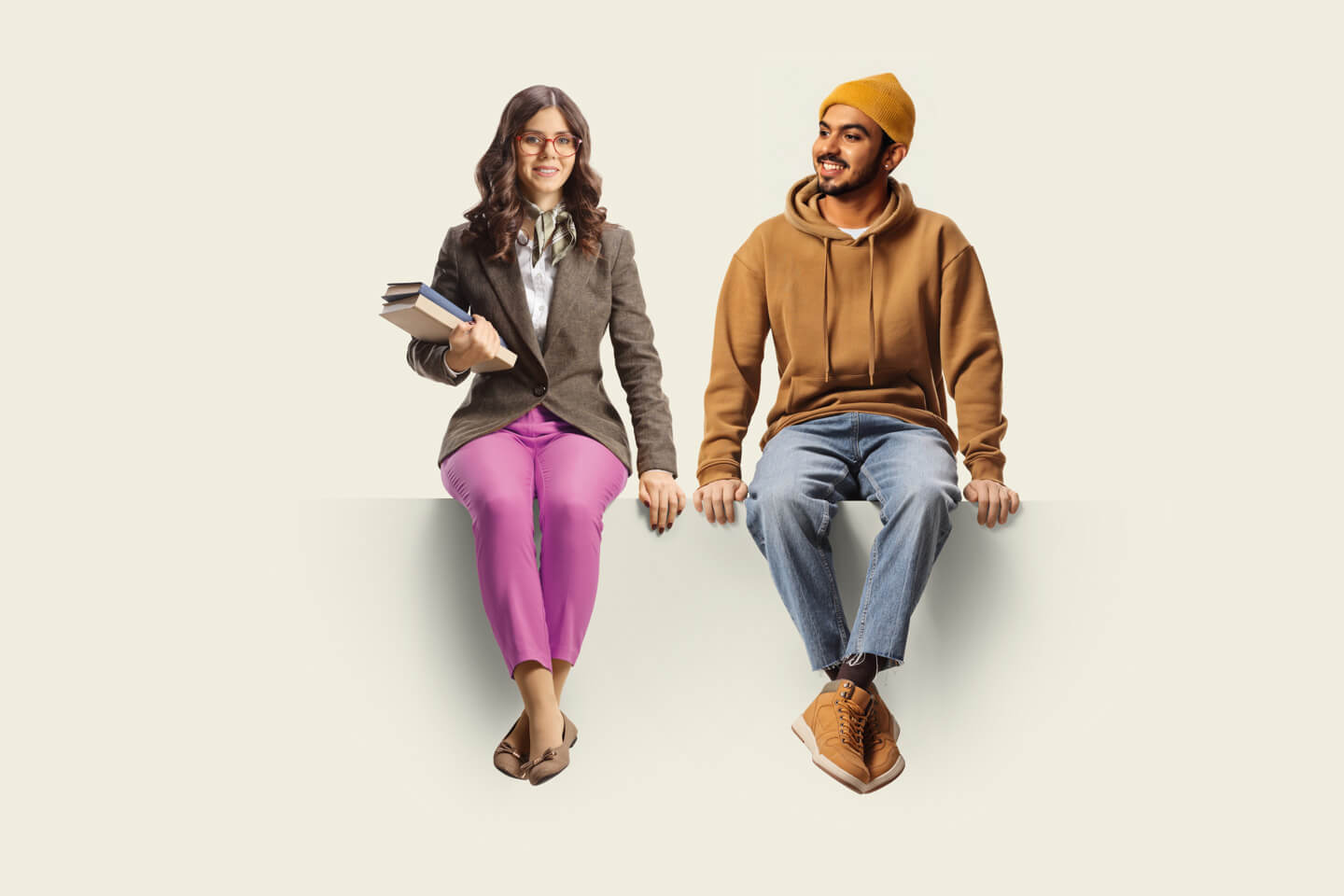 Zwei Sprachschüler unterhalten sich auf einer Bank. Portugiesisch Sprachaufenthalt - Portugiesisch lernen im Ausland