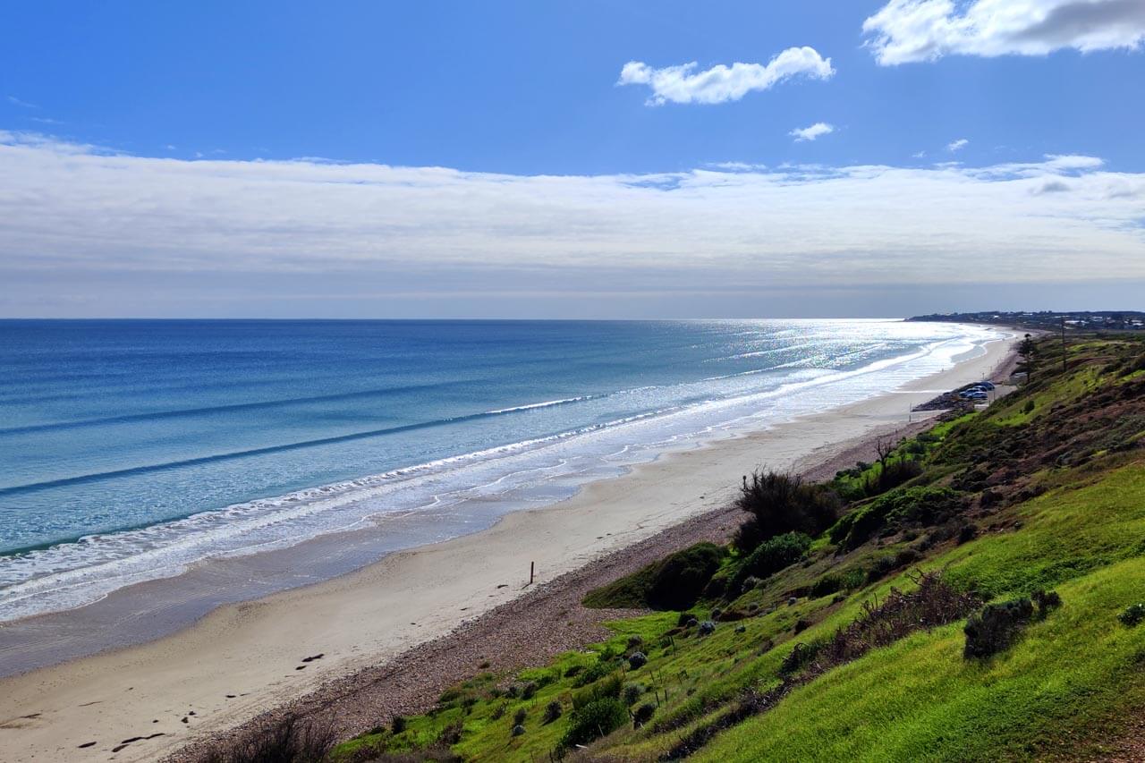 St Peter’s Cathedral am Park mit Brunnen in Adelaide, Architektur erleben, Grammatik im Kontext trainieren.