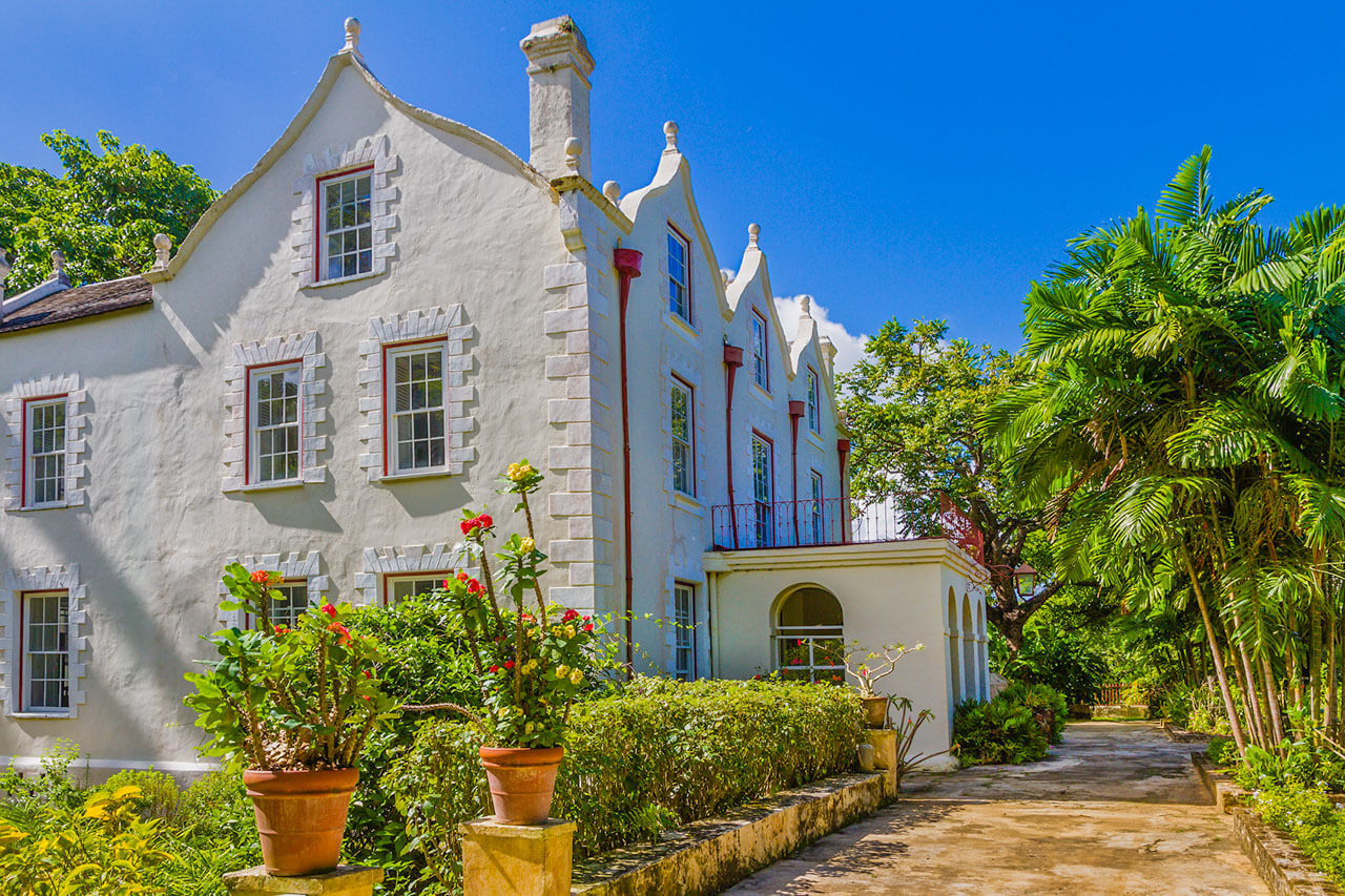 Historisches Herrenhaus im Garten, Grammatik trainieren im Kontext der Insel.