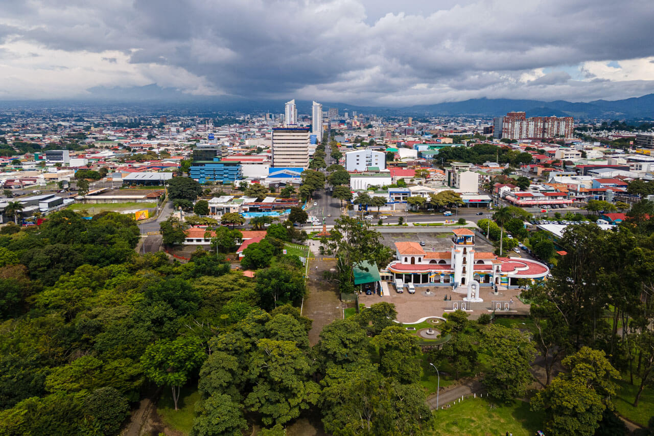 Stadtansicht von San José mit modernem Zentrum Sprachkurs Spanisch in Costa Rica