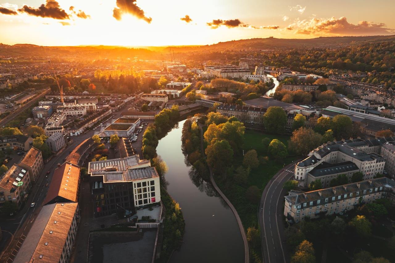 Abendstimmung über Bath – Sprachreise nach England mit Kultur und Flair