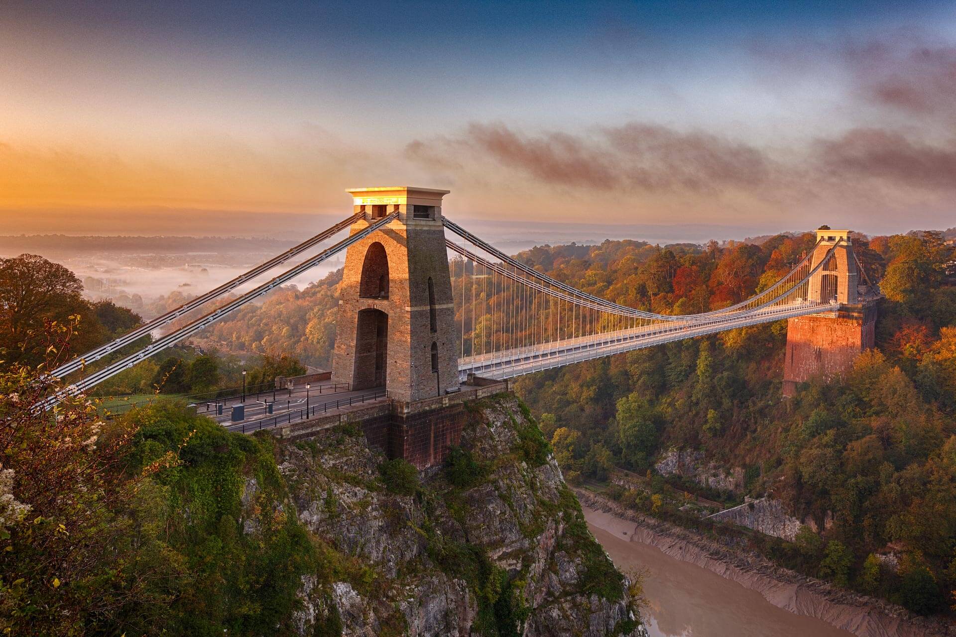 Clifton Suspension Bridge in Bristol Herbstfarben am Morgen Konversation üben nach dem Sprachkurs
