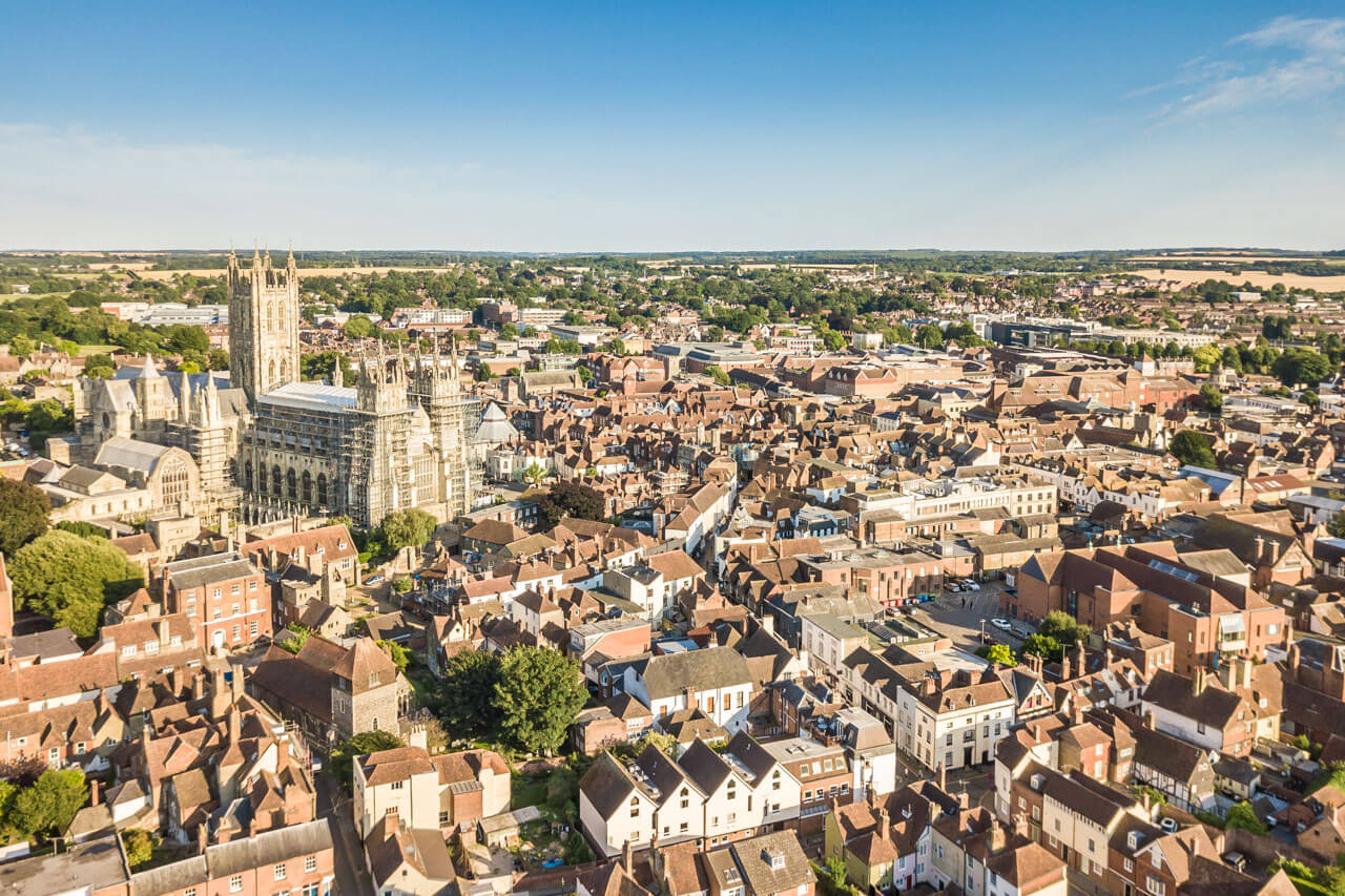 Luftaufnahme der Altstadt mit Kathedrale Sprachreise und Grammatiktraining