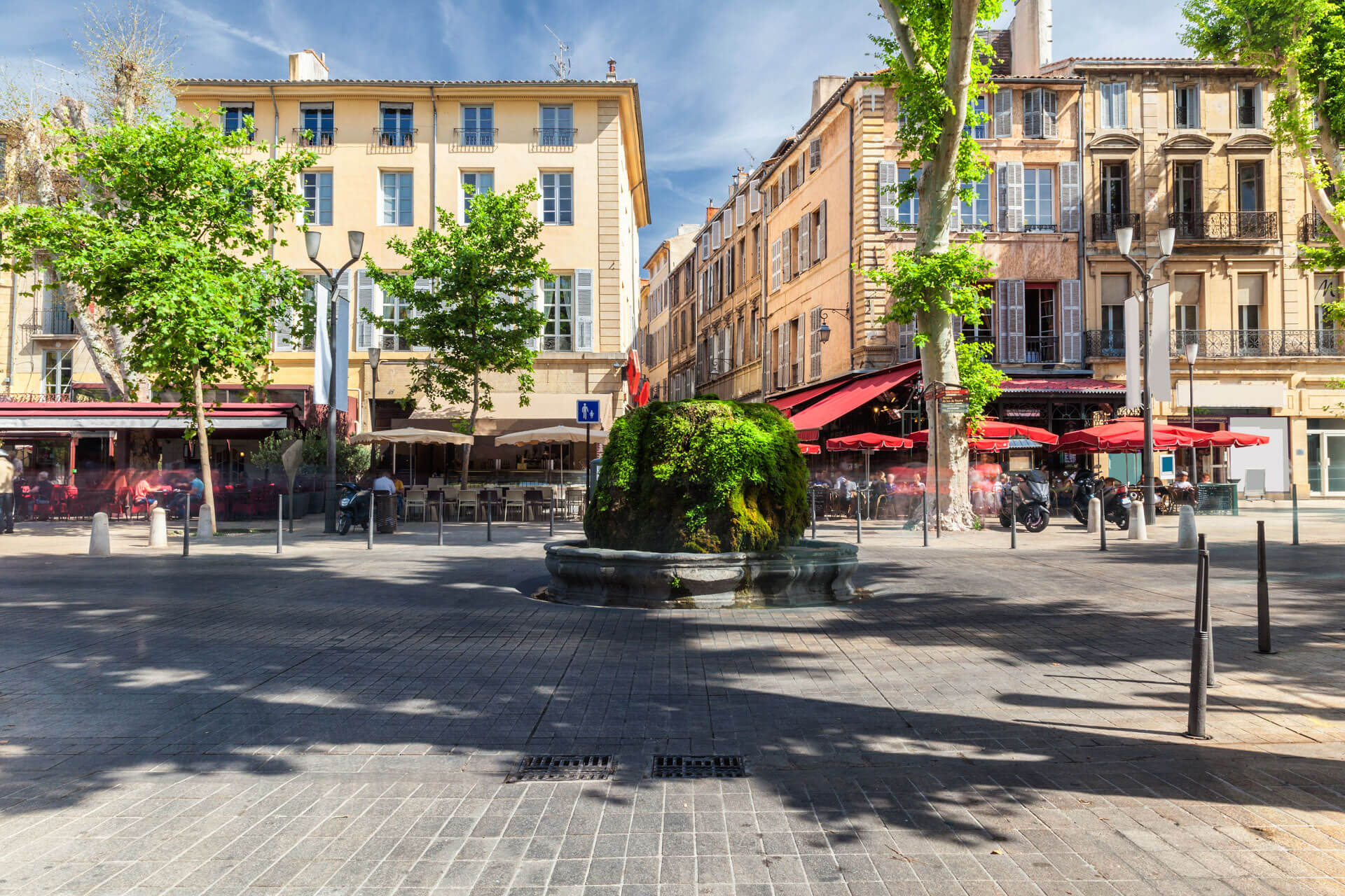 Springbrunnenplatz in Aix en Provence Sprachreise Französischkurs Konversation üben im Alltag