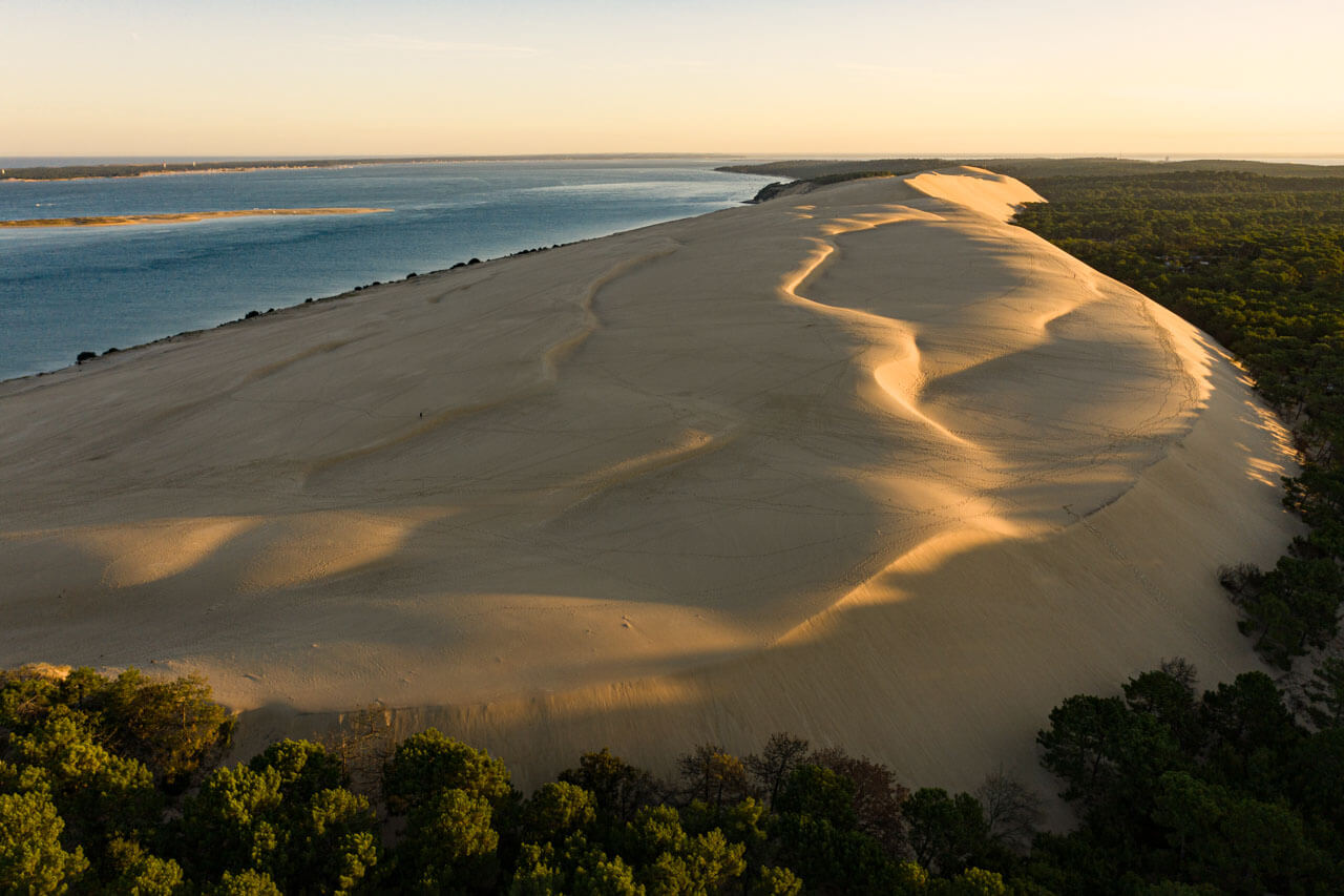 Weitläufige Düne mit Blick aufs Meer Sprachreise Frankreich Natur erleben