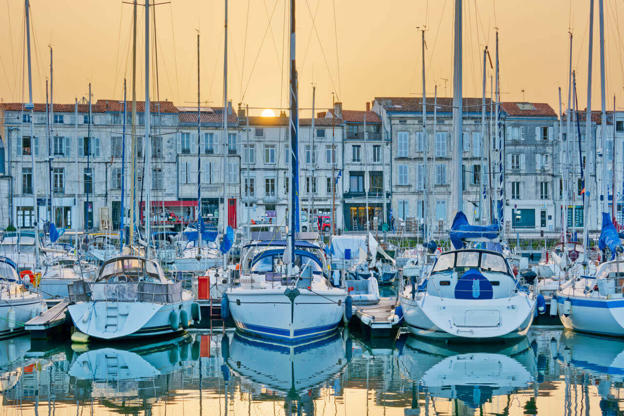 Segelboote vor historischen Fassaden Vokabeln im Alltag anwenden
