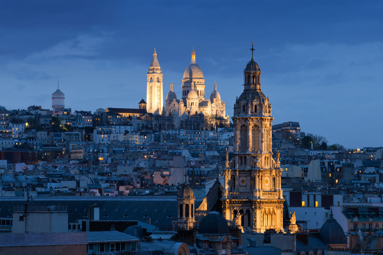 Sacre Coeur auf dem Montmartre bei Nacht Hörverstehen üben im Sprachkurs