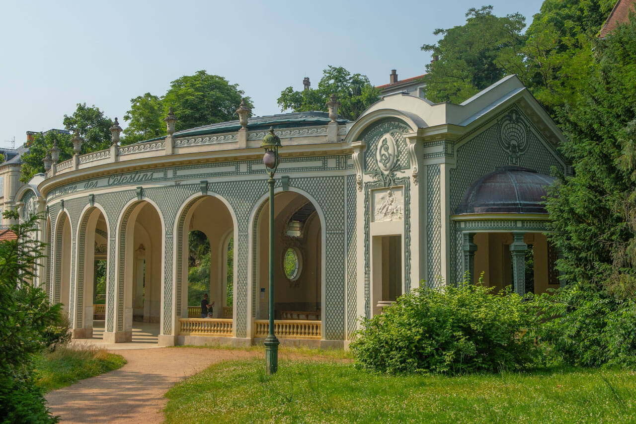 Gebäude Source des Célestins in Vichy Sprachkurs mit Kultur erleben