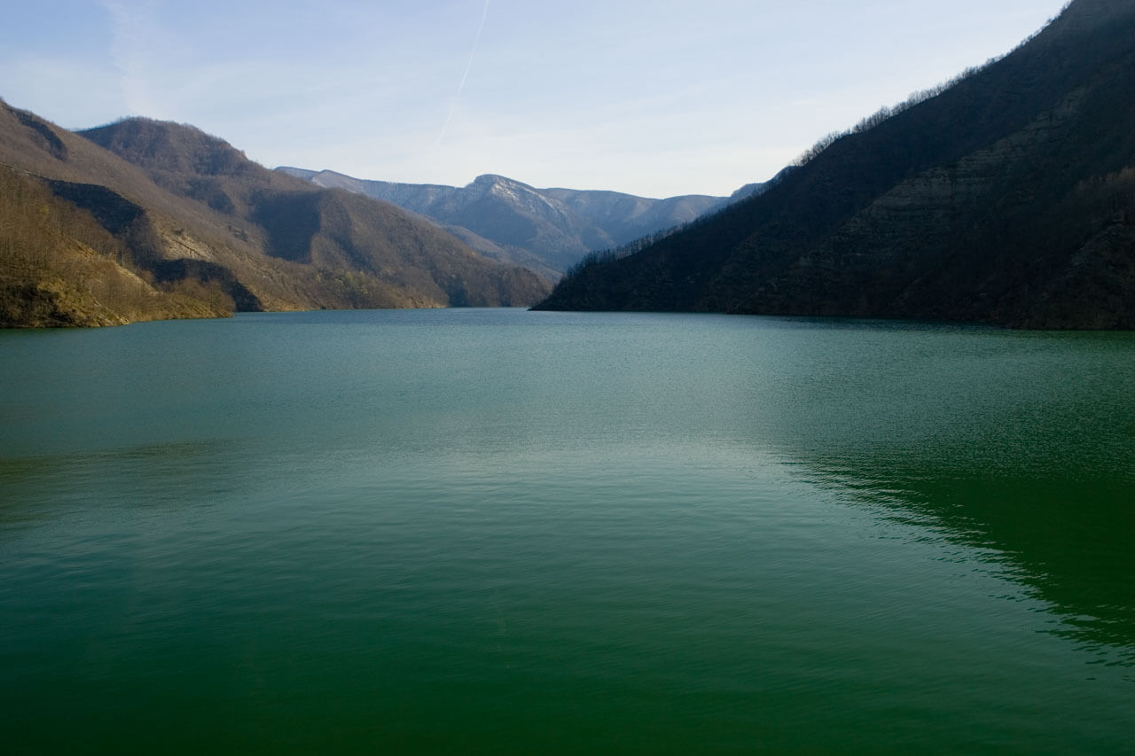 Grüner See im Nationalpark Foreste Casentinesi bei Bagno di Romagna