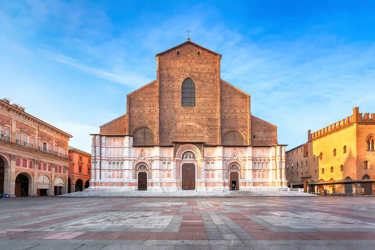 Basilika San Petronio auf der Piazza Maggiore in Bologna, Sprachreise Italienisch