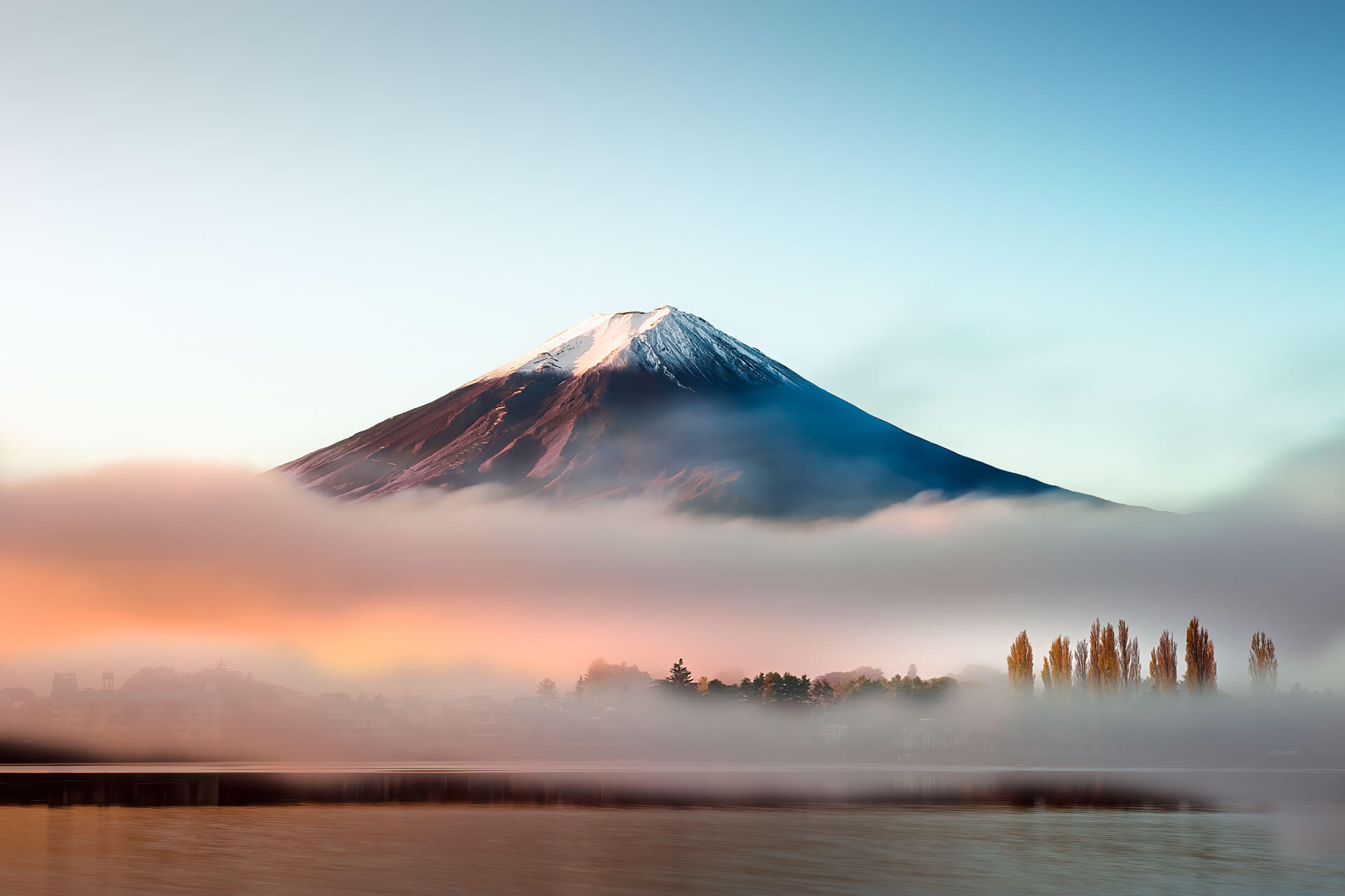 Berg Fuji im Morgennebel am See Kawaguchi Panorama Sprachreise Japan Natur Highlight