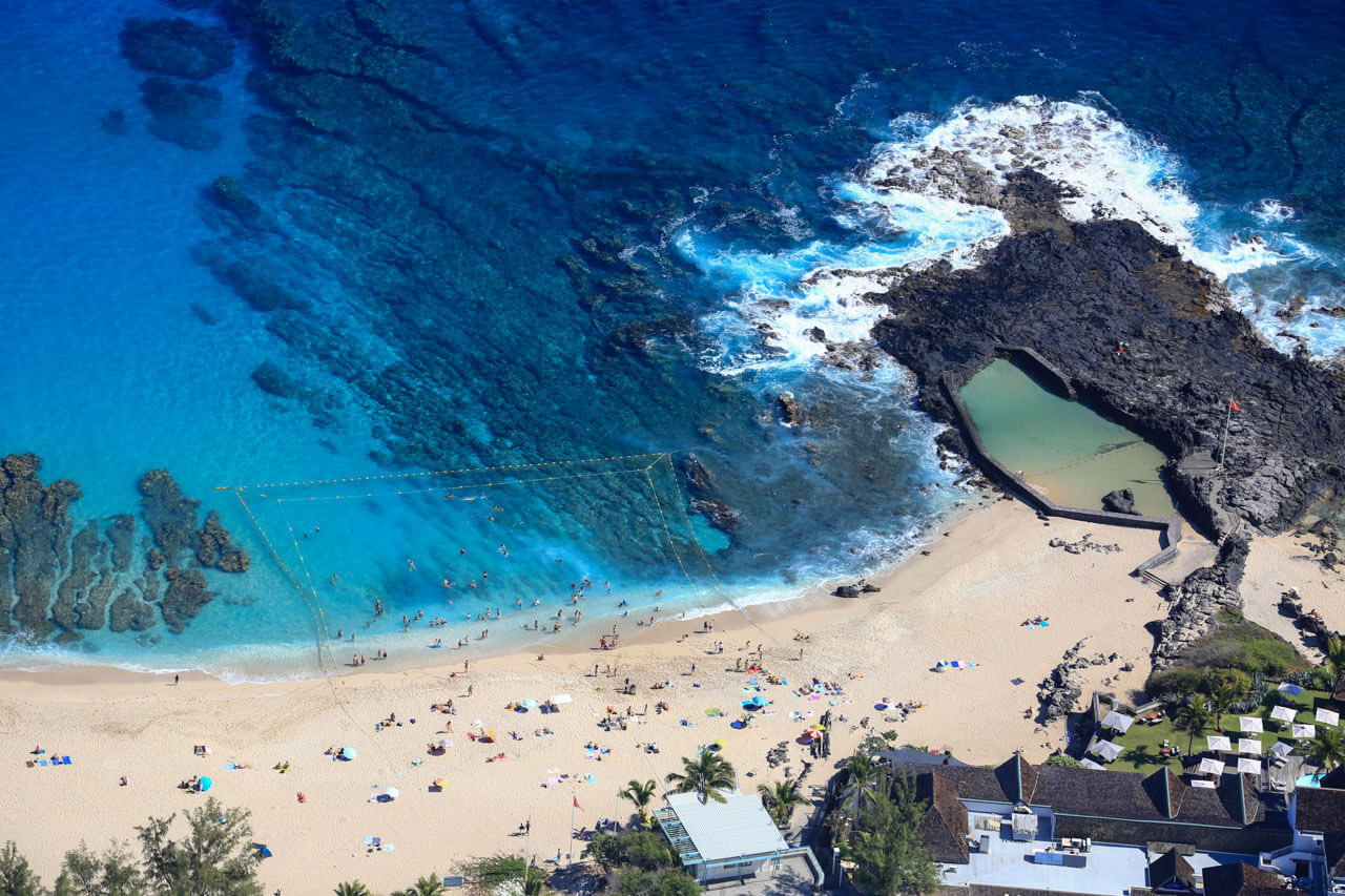 Blaue Lagune mit Felsen Grammatik üben im Sprachkurs