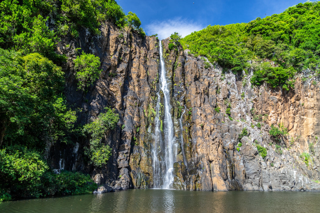 Wasserfall in tropischer Natur Vokabeln trainieren im Sprachkurs