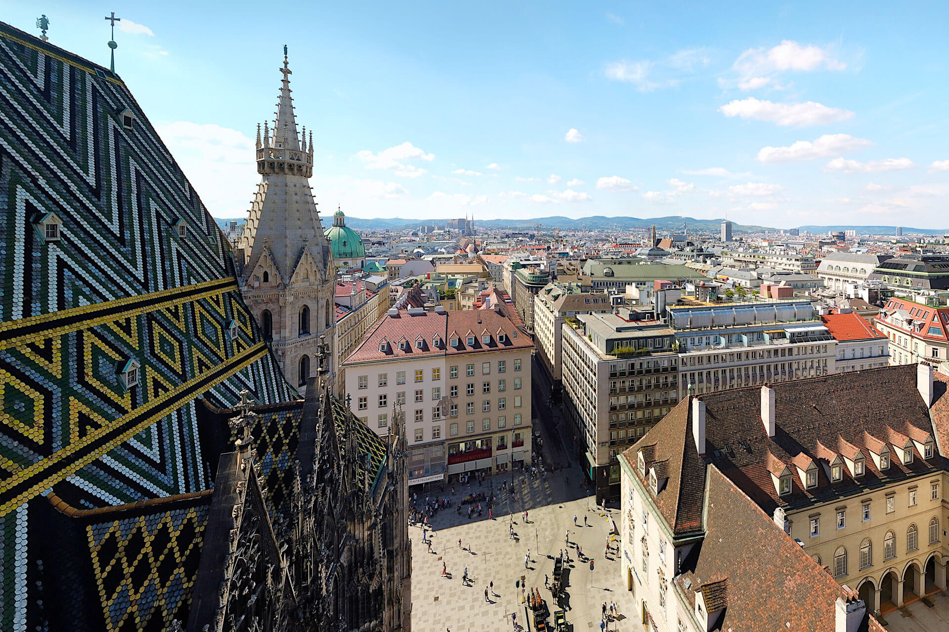 Stephansdom Dach und Stadtblick, Sprachreise Wien und Deutsch lernen im Alltag.