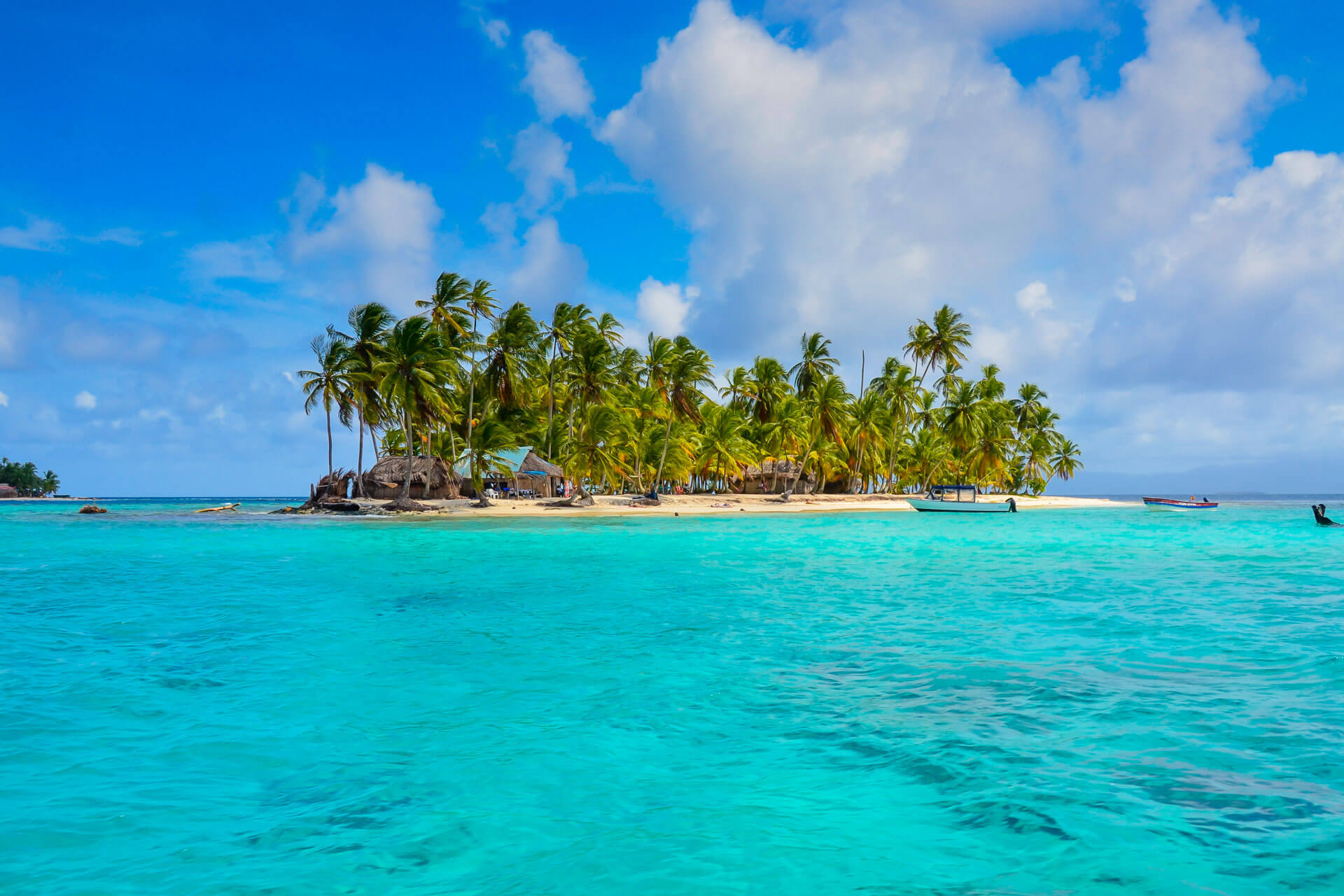 Insel mit Palmen im türkisblauen Meer Sprachreise Panama Konversation üben im Alltag