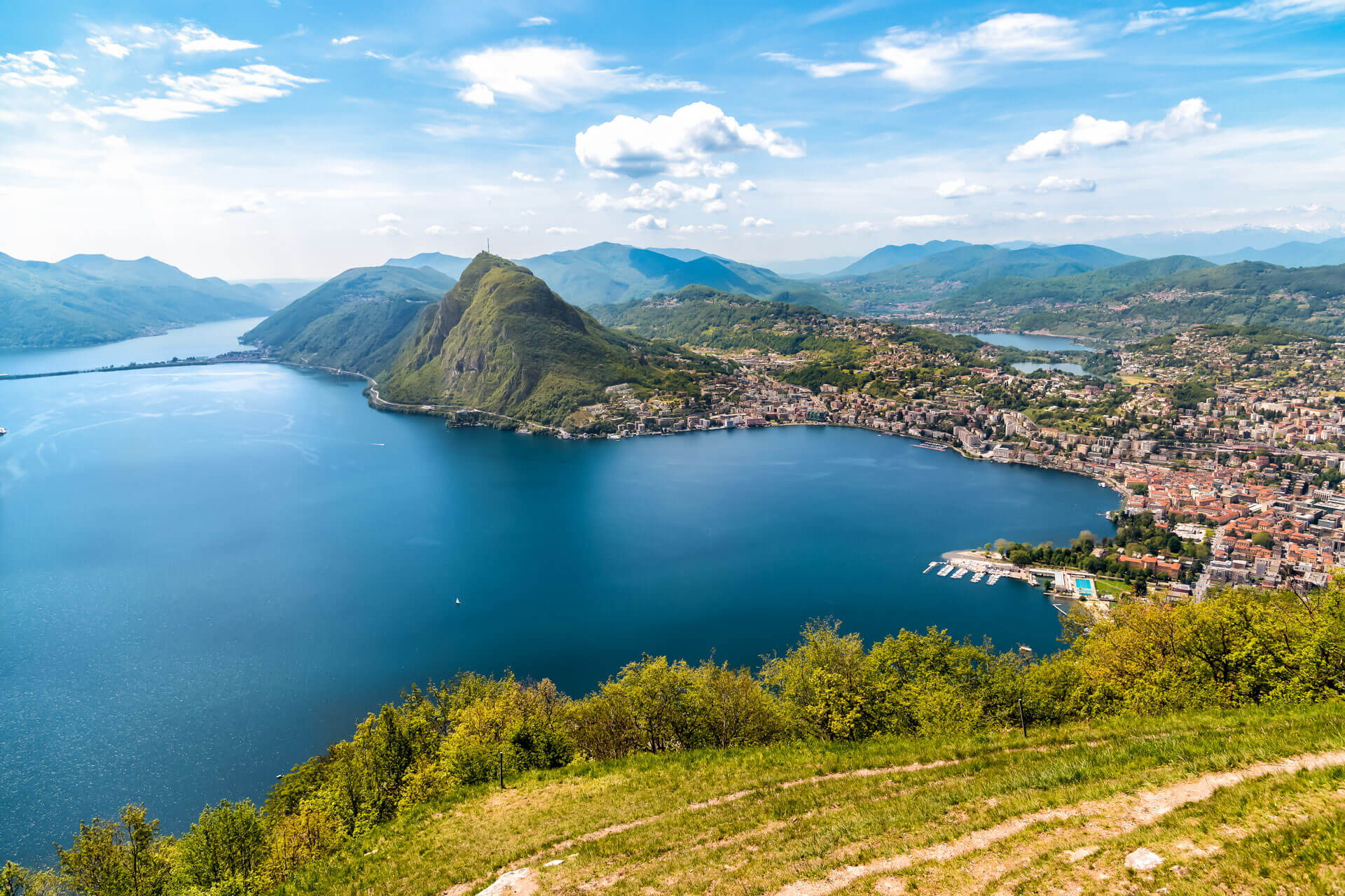 Panoramablick über den Luganersee mit San Salvatore, Sprachreise zwischen Wasser und Bergen