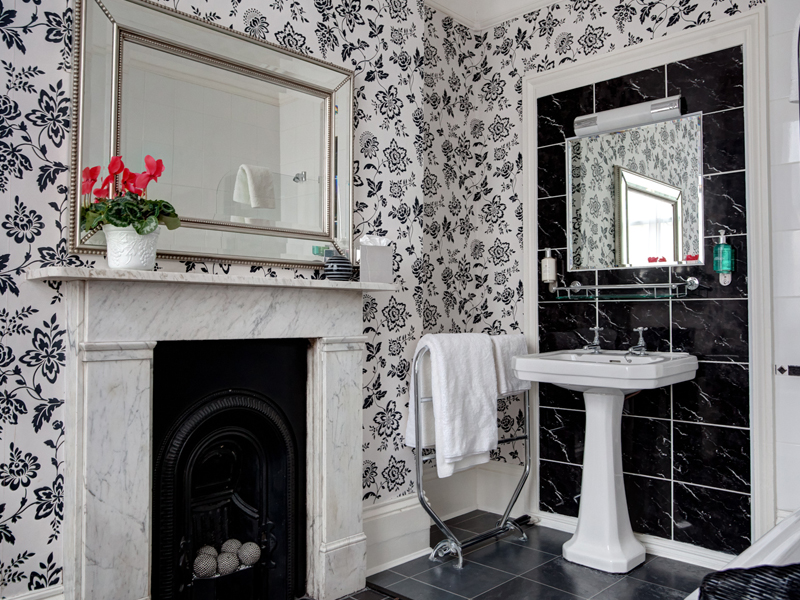 Badezimmer Beispiel Claremont House, Sprachreisen Business English