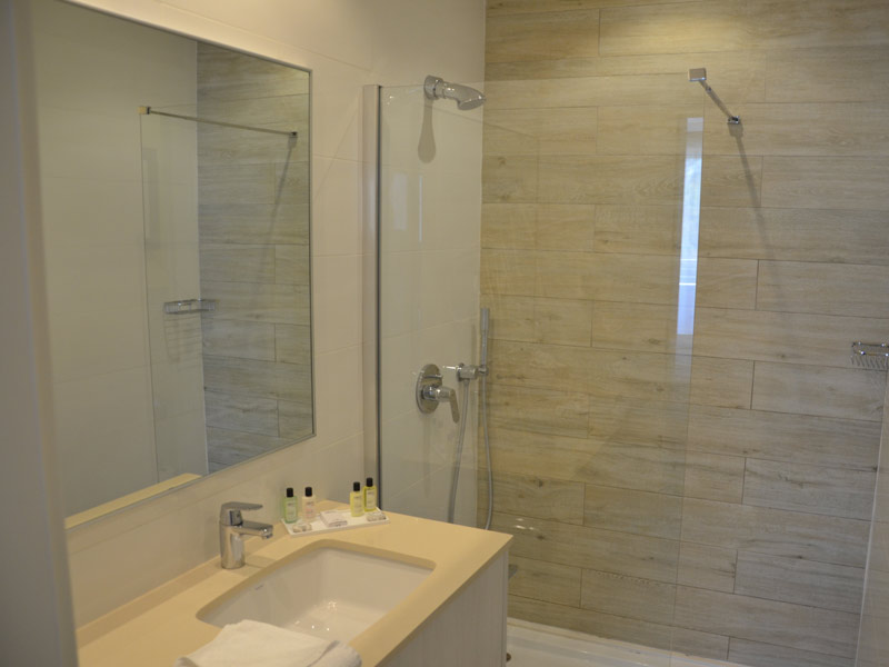 Club Salini Beispiel Badezimmer, Englisch Schüler Sprachreisen