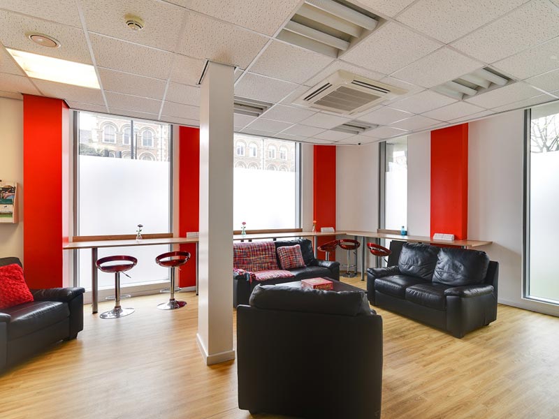 Gemeinschaftsraum in der Resdienz, Englisch für Erwachsene